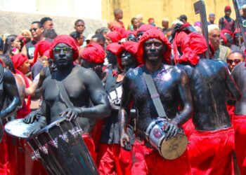 Neste domingo tem festa dos lambe-sujos e caboclinhos em Laranjeiras