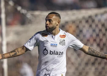 Santos vence e fica perto do retorno para a Série A do Brasileiro