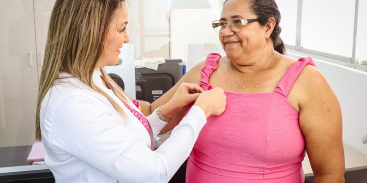 Hospital de Urgências de Sergipe abraça campanha Outubro Rosa