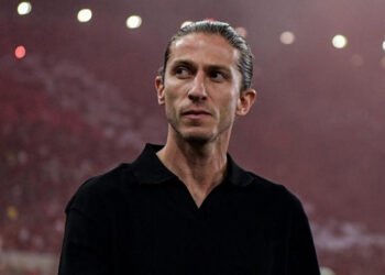 Campeão barrado por Filipe Luís tem interesse em deixar o Flamengo na próxima janela