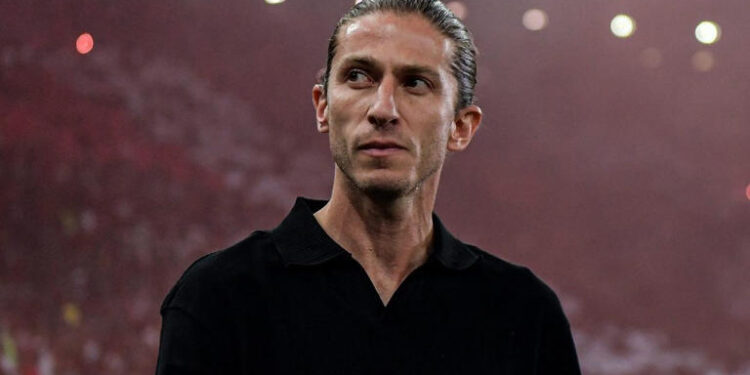 Campeão barrado por Filipe Luís tem interesse em deixar o Flamengo na próxima janela