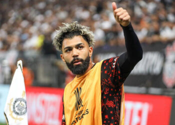 Gabigol aprova contrato de 2 anos, concorda com valores e não deve jogar pelo Corinthians em 2025