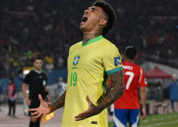 Dupla do Botafogo decide, e Brasil vence o Chile pelas Eliminatórias