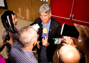 Em coletiva de imprensa, Dr. Samuel fala sobre transição de governo em Socorro