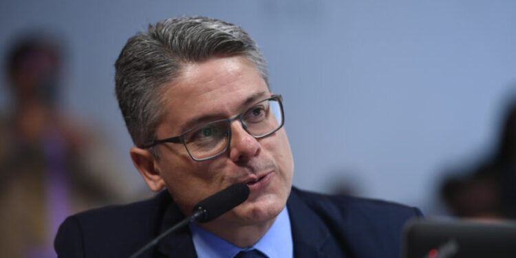 Senador Alessandro destina R$ 2 milhões para formação de jovens em inovação tecnológica