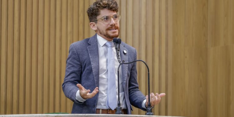 “Mais pontes e viadutos não vão resolver o gargalo da mobilidade em Aracaju ”, alerta Breno Garibalde