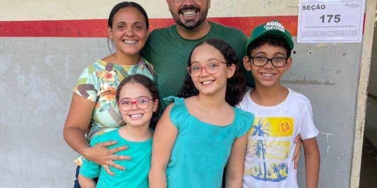 Com menos dois anos de mandato, Lalo é reeleito vereador com o triplo de votos