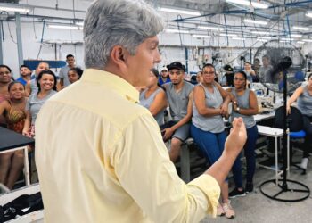 Dr. Samuel visita fábricas e reafirma compromisso com a geração de empregos em Socorro