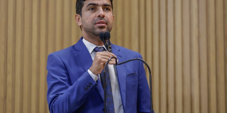 “Famílias estão sendo destruídas por apostas”, alerta Pastor Diego