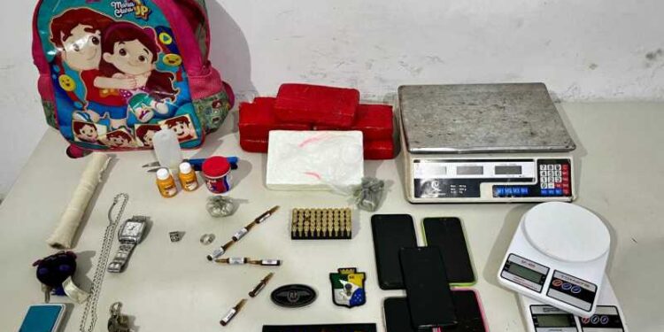 Polícia Militar prende homem em posse de quase 4kg de entorpecentes no Bairro Getimana, em Aracaju