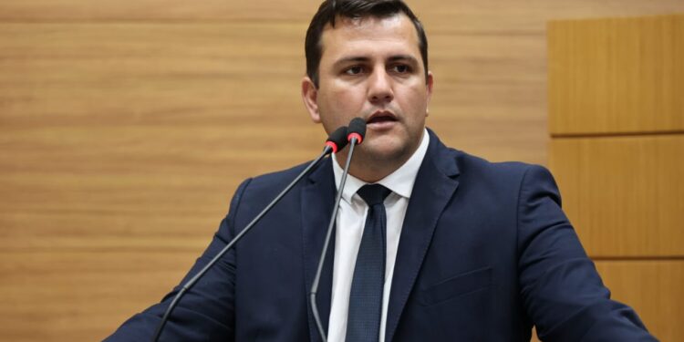Marcos Oliveira comemora vitória dos correligionários nas eleições municipais