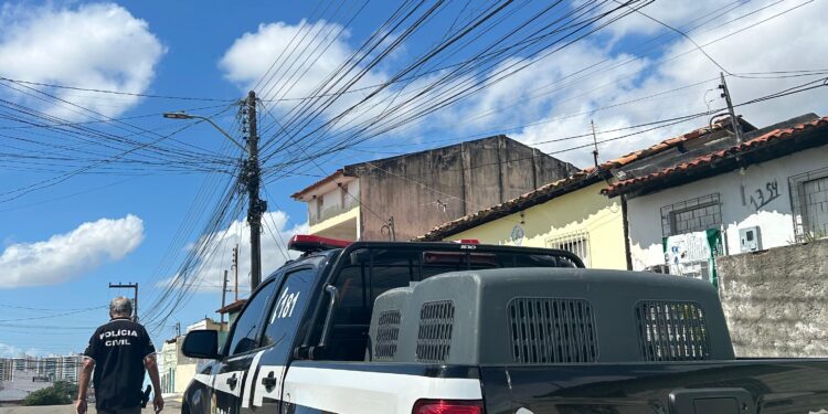 Polícia Civil e PMA resgatam dez cães em situação de maus-tratos no bairro Suíssa