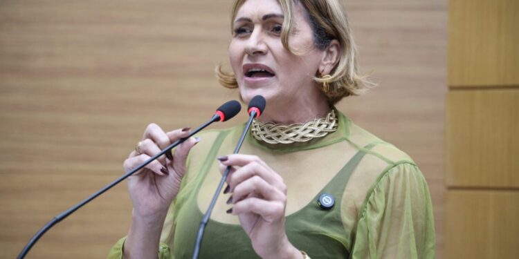 Linda Brasil pede que direitos dos professores sejam assegurados