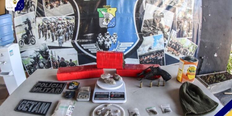 PM apreende arma e desarticula esquema de tráfico em Aracaju