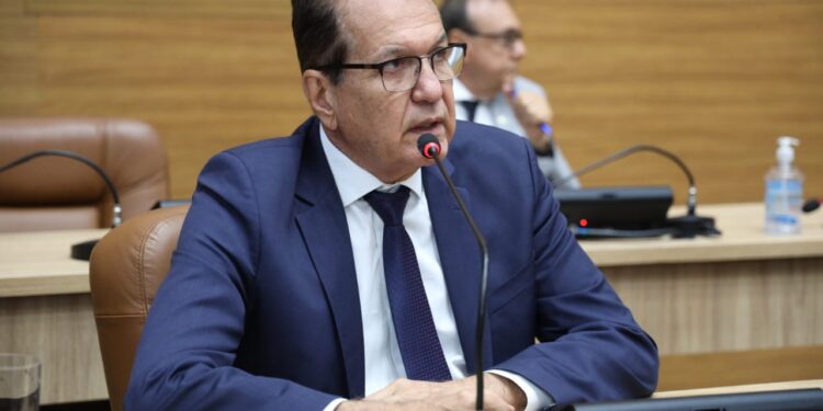 Deputado destaca o desempenho estudantes da rede pública