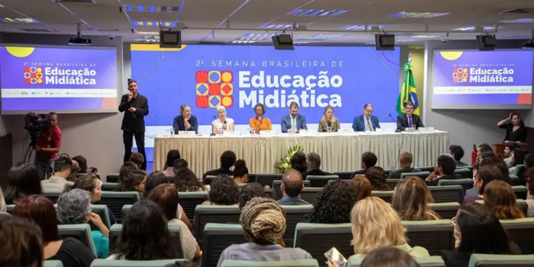 Com educação midiática, estudantes são aliados no combate a fake news