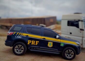 PRF apreende carreta com registro de furto em São Cristóvão