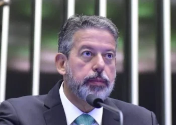 Ao STF, Lira defende tramitação da PEC que restringe poderes dos ministros