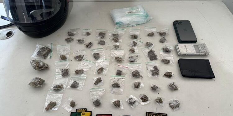 Polícia Militar prende homem com mais de 47 papelotes de maconha na zona Norte de Aracaju