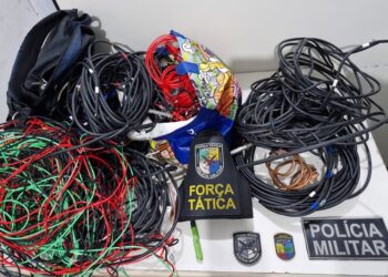 Polícia Militar prende dupla suspeita de furtar fiação elétrica de residência no Bairro Atalaia