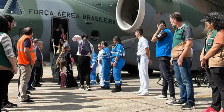 Sétimo voo da FAB com 82 repatriados do Líbano chega a São Paulo