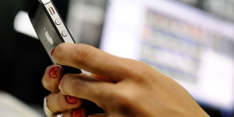 Golpes digitais atingem 24% da população brasileira, revela DataSenado