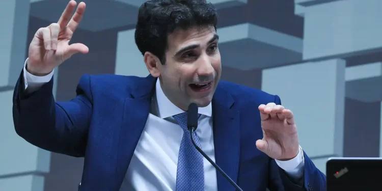 Senado aprova Gabriel Galípolo para presidência do Banco Central