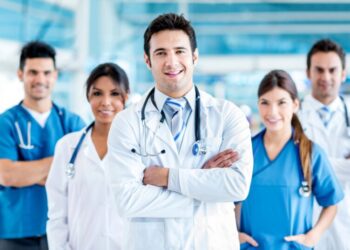 Número de médicos no Brasil aumentou quase 90% nos últimos 14 anos, porém distribuição geográfica segue desigual