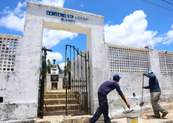 Prefeitura de São Cristóvão intensifica limpeza em cemitérios para o Dia de Finados