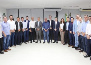Fábio Mitidieri recebe empresa vencedora de concessão parcial da Deso