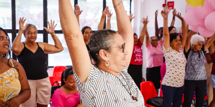 Saúde realiza ação voltada ao Outubro Rosa para usuárias e servidoras do Caism