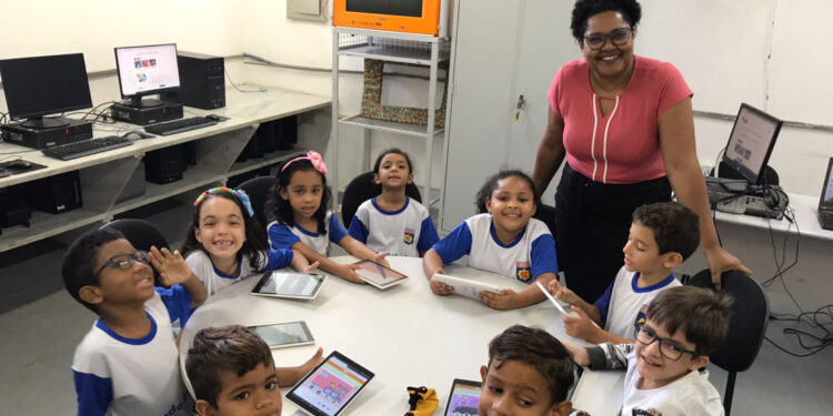 Governo de Sergipe trabalha e avança na política de valorização dos professores