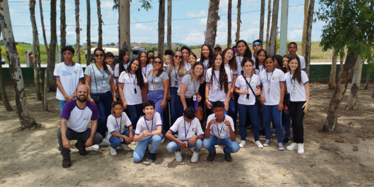 Alunos de escola estadual em Simão Dias visitam aterro sanitário e aprendem sobre sustentabilidade