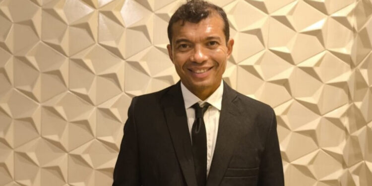 Professor de escola estadual em Tobias Barreto lança minidicionário para facilitar aprendizado do inglês