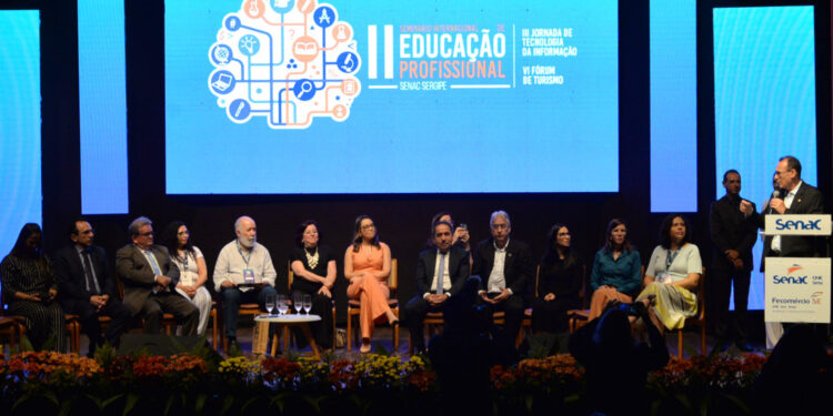 Seduc participa da abertura do II Seminário Internacional de Educação Profissional do Senac