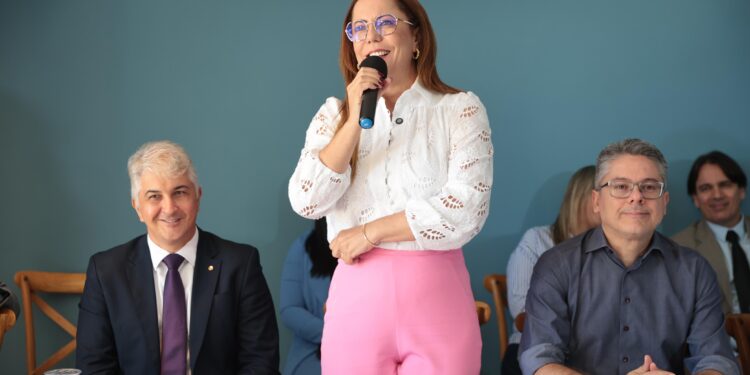 Delegada Katarina acompanha entrega de Planos de Recuperação a municípios sergipanos 