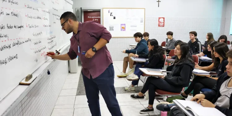 Enem 2024: MEC divulga gabaritos oficiais e cadernos de questões