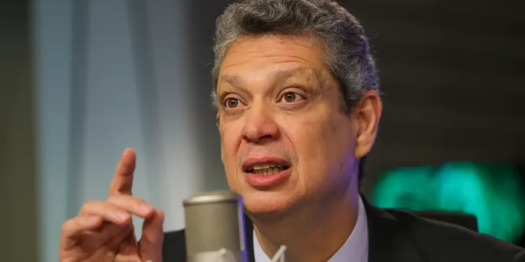 PEC 6×1 ainda não foi discutida no núcleo do governo, diz ministro