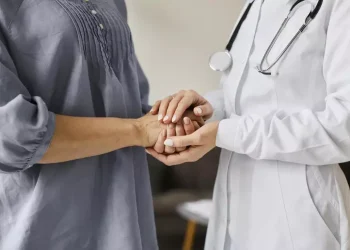 Casos de câncer devem quase dobrar globalmente até 2050, aponta pesquisa