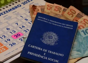Pagamento do 13º salário pode injetar R$ 321,4 bilhões na economia brasileira, estima Dieese