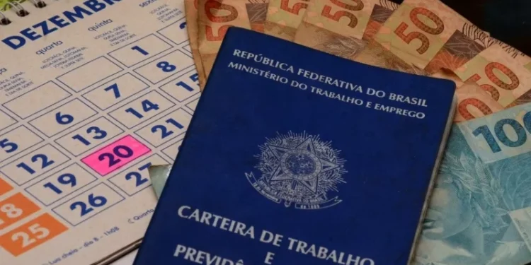 Pagamento do 13º salário pode injetar R$ 321,4 bilhões na economia brasileira, estima Dieese