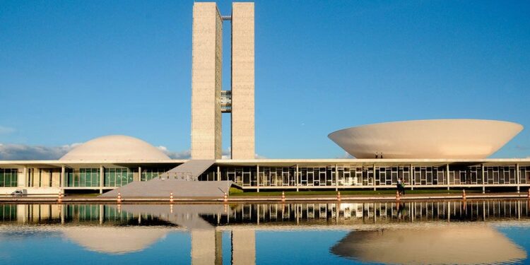 Congresso Nacional reage e articula para esvaziar PEC da Segurança Pública de Lula