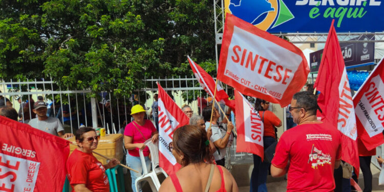 Professores da rede estadual vão cruzar os braços na próxima terça-feira