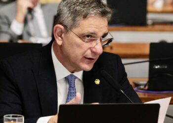 Senador cobra celeridade em discussão de PEC sobre redução