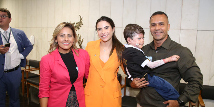 Projeto de Yandra Moura para reconhecimento de pessoas com Epidermólise Bolhosa avança na Câmara