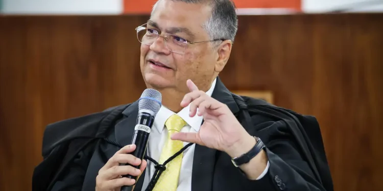 Justiça condena mulher por injúria contra seguranças de Flávio Dino