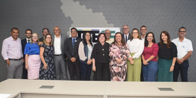 Realidade da educação em tempo de transição é discutida no TCE