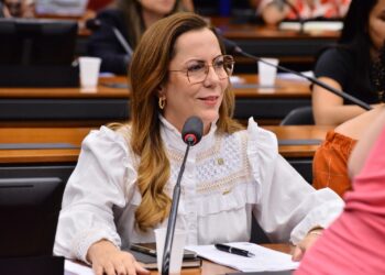Parecer de Delegada Katarina sobre campanha “Setembro em Flor” é aprovado na Câmara