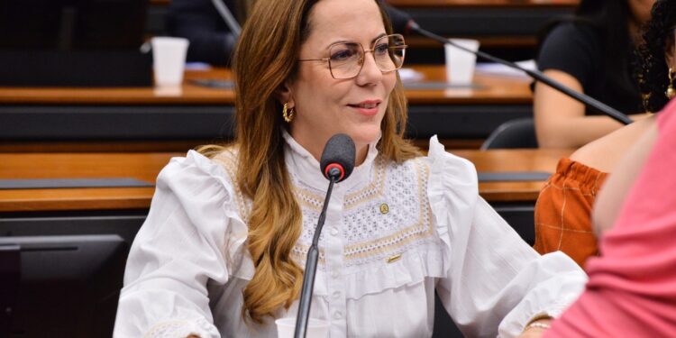 Parecer de Delegada Katarina sobre campanha “Setembro em Flor” é aprovado na Câmara