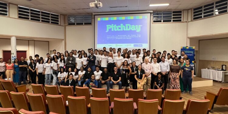 Estudantes da rede pública apresentam projetos finais no PitchDay do Programa Inovar-SE no SergipeTec